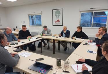 Les parlementaires du département étaient invités le 8 décembre afin de leur dresser un constat de l’agriculture tourangelle : le territoire traverse une crise structurelle plus profonde que les aléas conjoncturels vécus jusqu’ici. ©FNSEA 37 