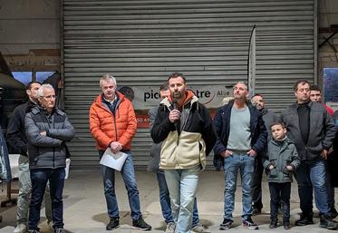 Willy Braud, président de la Cuma du Val de Veude, a salué l’engagement des sept salariés, lors des 30 ans du collectif. ©L.L