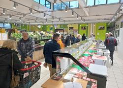 Les producteurs gérant le magasin La Charrette de Chambray-lès-Tours ont revendu la boutique créée il y a sept ans à Truyes. ©N.D