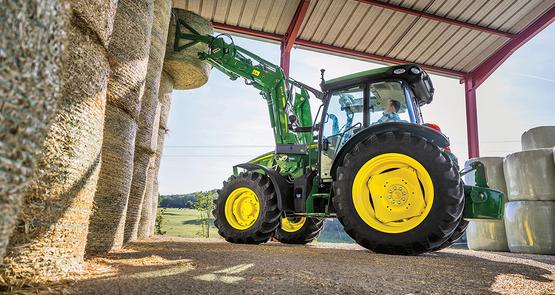 Le chargeur frontal impose de disposer d’une hydraulique suffisamment puissante.