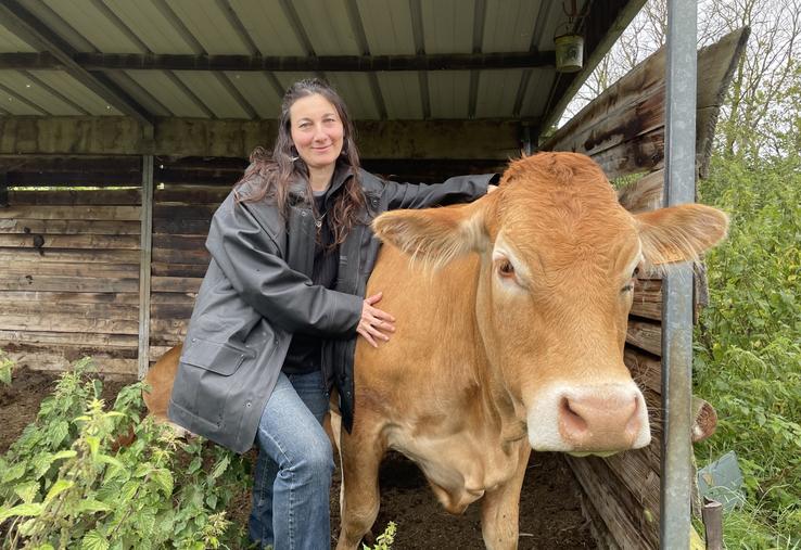 Aurélie Mournaud est éleveuse à Brucourt dans le Calvados.