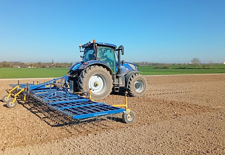 10 à 15 mm d’eau en septembre tous les 15 jours permettent de valoriser au mieux le travail d’un faux-semis en favorisant la levée des adventices.