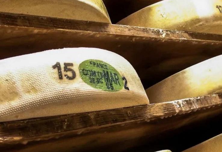 Une fruitière du Jura, fromagerie traditionnelle de montagne où est transformé du lait cru en comté.