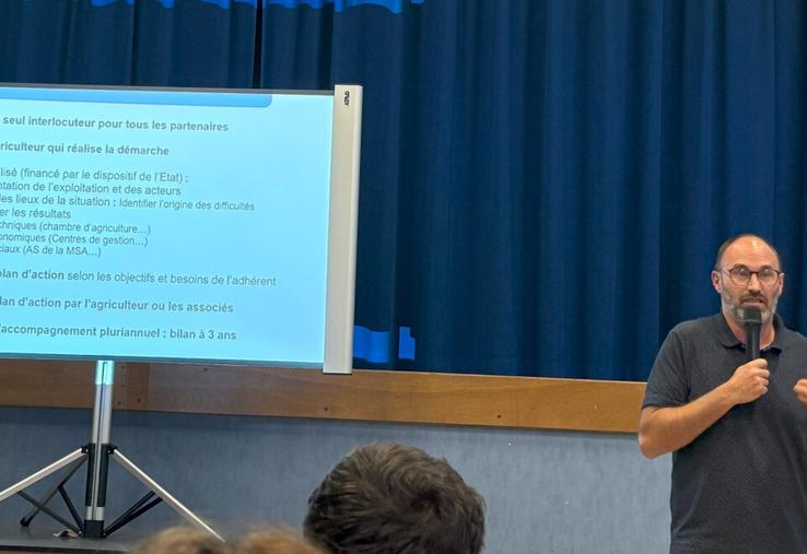 Xavier Larchevêque, directeur de l'association Réagir 27-76, est venu présenter le rôle de cette association de soutien aux exploitants agricole en difficulté.