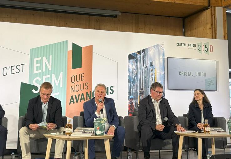 William Huet, nouveau directeur agricole, Samuel Crèvecœur, président de la section de Fontaine-le-Dun, Olivier de Bohan et Xavier Astolfi, président et directeur du groupe Cristal Union, Vanina Paolaggi, secrétaire adjointe chez Cristal Union et Stanislas Bouchard, directeur général de CristalCo, réunis à Yvetot.