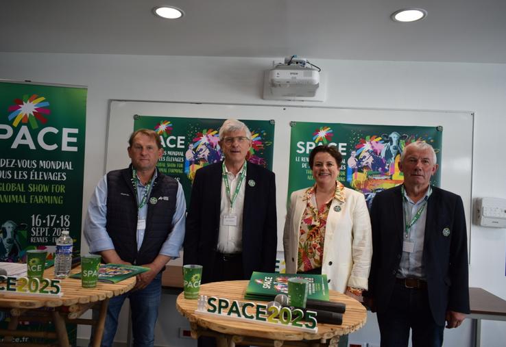 De g. à d. : Didier Lucas (responsable de l'Espace pour demain), Marcel Denieul (président), Anne Marie Quéméner (commissaire générale), Jean-Yves Rissel (responsable des concours).