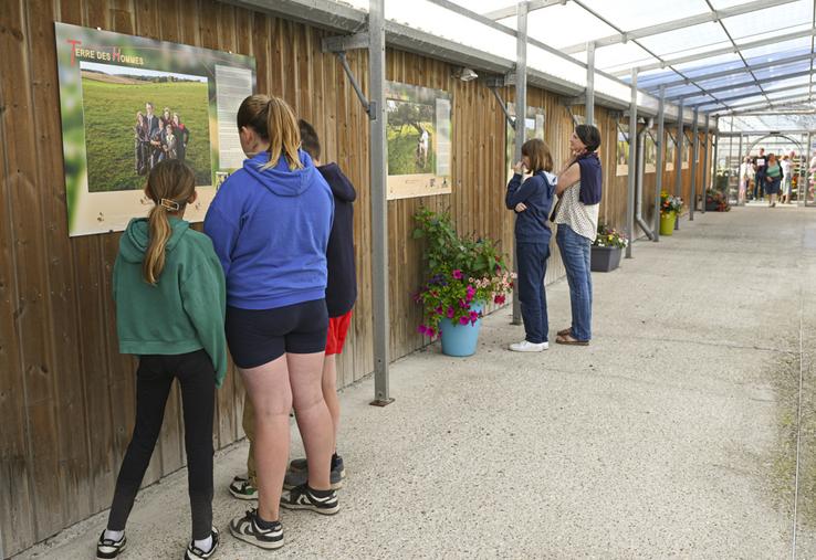 L'exposition Terre des Hommes, accessible et gratuite jusqu'à la fin de l'année chez Argentain Plants à Octeville-sur-Mer.
