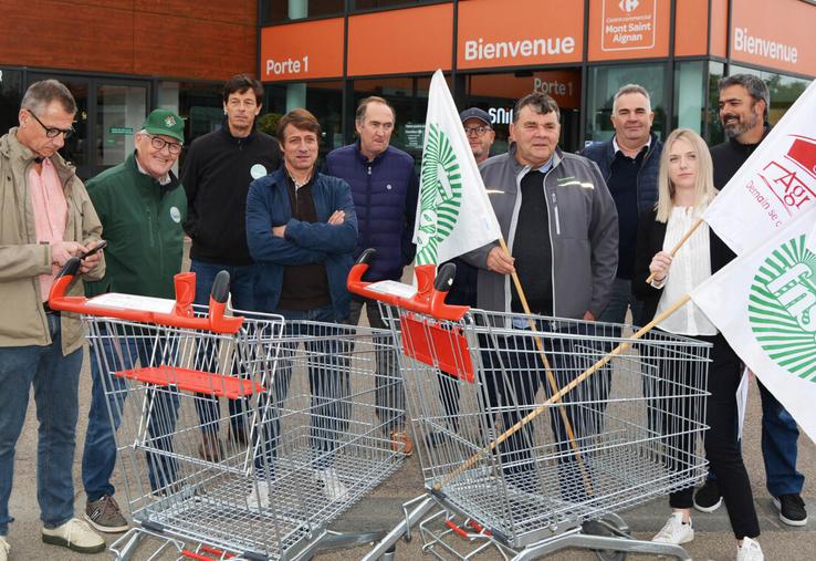 Une quinzaine de membres du CA se sont regroupés à la Zac de Mont-Saint-Aignan pour examiner l'origine des produits.