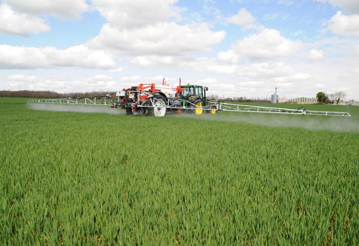 Depuis 2017, l'utilisation de matériels homologués antidérives est obligatoire pour appliquer les produits à base de prosulfocarbe.