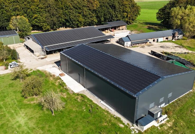 Visite de l'exploitation de Régis Guillemard qui s'est rapproché du Crédit Agricole Energies pour monter son projet de centrale photovoltaïque. 