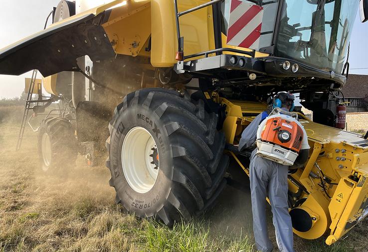Chaque graissage, chaque réglage prépare la qualité de la récolte à venir.