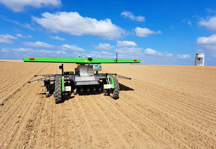 En 2026, la Chambre de la Somme veut notamment affiner la technique du semis de haricots verts en poquets par le FD20 de Farmdroïd, qui permet de biner sur le rang. 