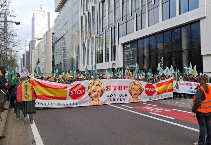 Ursula von der Leyen, cible principale de la manifestation agricole qui se s'est tenue le 18 décembre à Bruxelles.