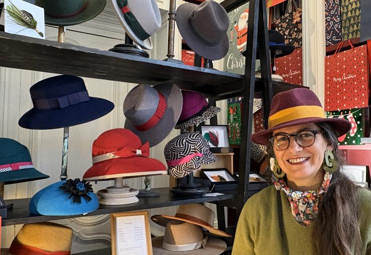 Brigitte Varnier a présenté quelques-uns de ses modèles au marché de Noël organisé au Château de Miromesnil en décembre.