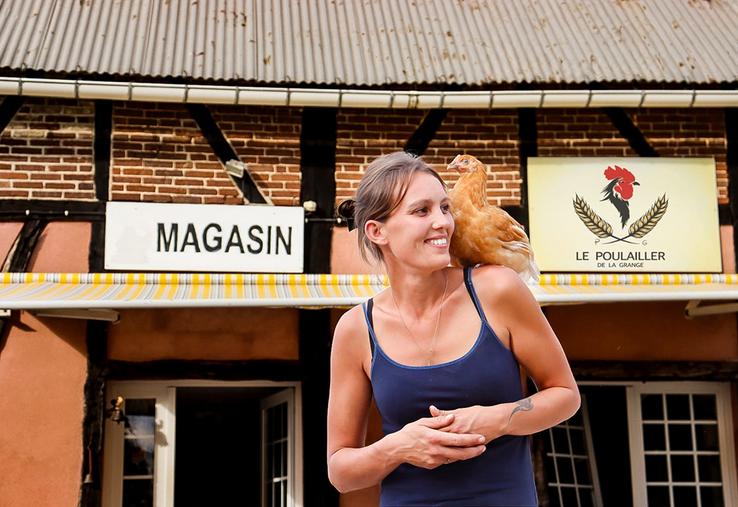 Chloé Godefroy-Lemelle et son mari élèvent 6 000 volailles à l’année.