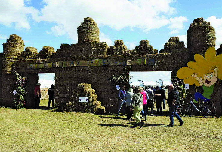Sous les barnums dressés près de l’A28, des milliers de visiteurs ont célébré l’agriculture autour des Jeunes agriculteurs de Seine-Maritime.
