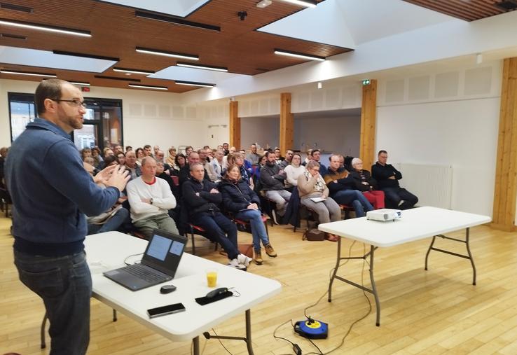 Anthony Crépin, de l'AGC (Association gestion comptabilité) voisine AS 60, s'est chargé d'informer les adhérents présents à Allouville-Bellefosse.