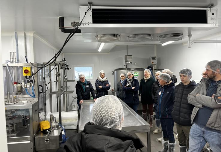 "Si on a créé cette association, c'était pour être mieux organisés sur la transformation laitière. [...] L'objectif, c'est de continuer l'activité le plus longtemps possible, dans les meilleures conditions", scande Guillaume Eudier, vice-président.