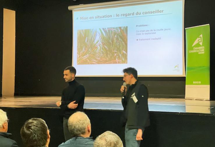 Florian Fougy (à gauche), responsable numérique & data des Chambres d'agriculture de Normandie, et Hugo Sigel, conseiller cultures, ont animé la soirée.