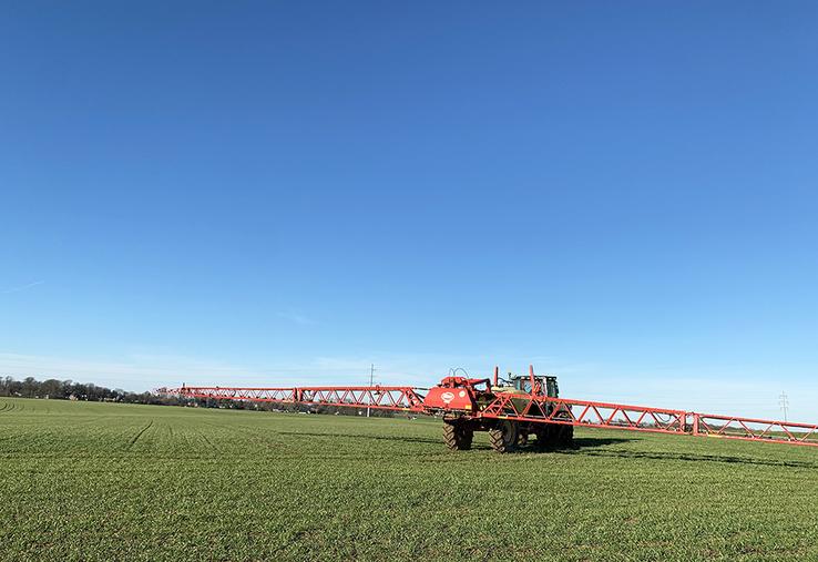 La sécurité du salarié lors des travaux de pulvérisation repose sur une combinaison d’équipements adaptés et une organisation rigoureuse.