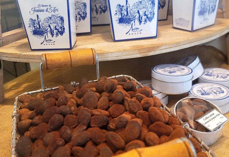 Les "larmes de Jeanne d'Arc" ont été créées dans les années 1980 par Jean-Marie Auzou.