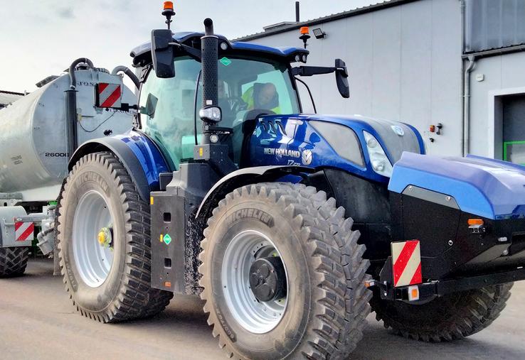« Ces tracteurs biométhane sont adaptés à nos activités et fonctionnent correctement », indique Bernard Boutiton.