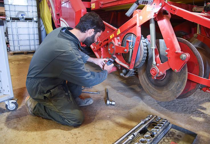 Tout l’entretien effectué sur les machines agricoles s’enregistre sur l’application Koncéo, développée par Charles-Édouard Lhopiteau, pour ne rien oublier.