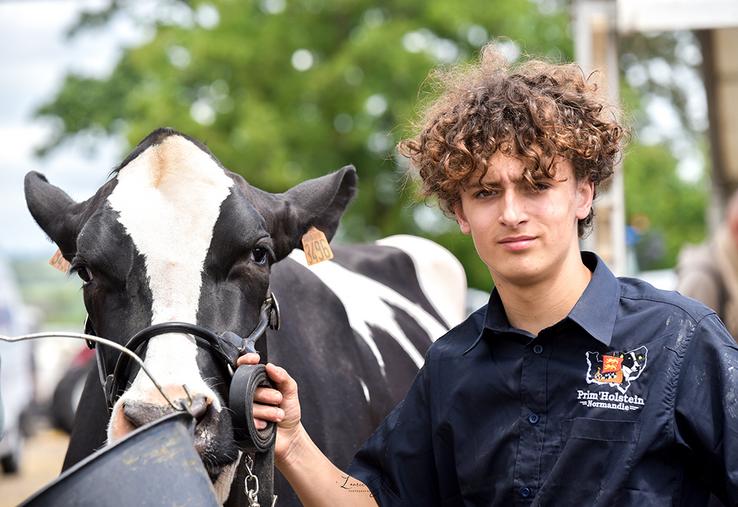 Des jeunes passionnés au Concours régional de la race prim’hostein. La relève est là !