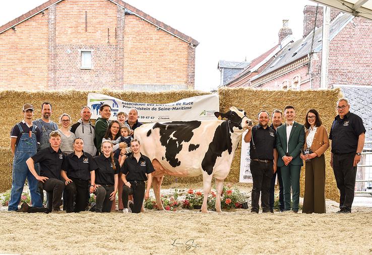 Grande championne, meilleure mamelle adulte et championne adulte. Dream to be perfect des Rives d’Or de la SCEA des Rives d’Or.