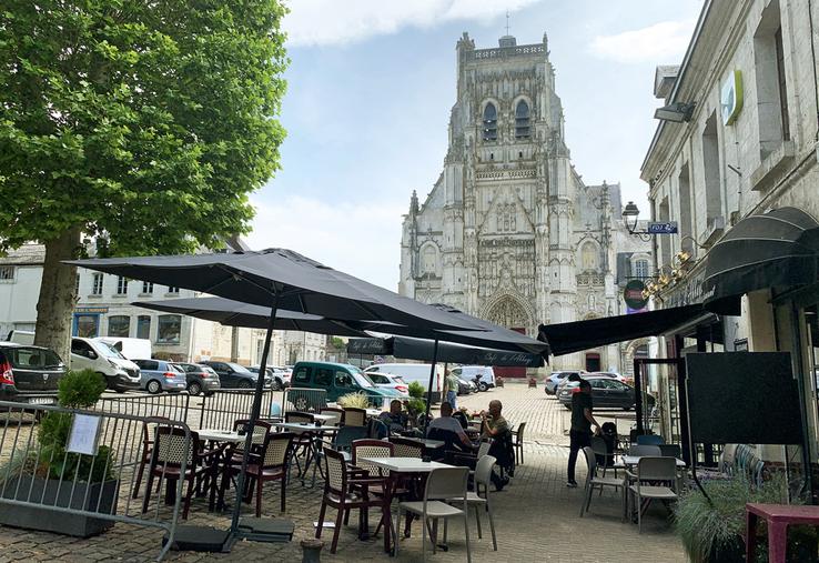 Chaque été, les musiques éclectiques du Festival de Saint-Riquier résonnent dans l'abbaye.
