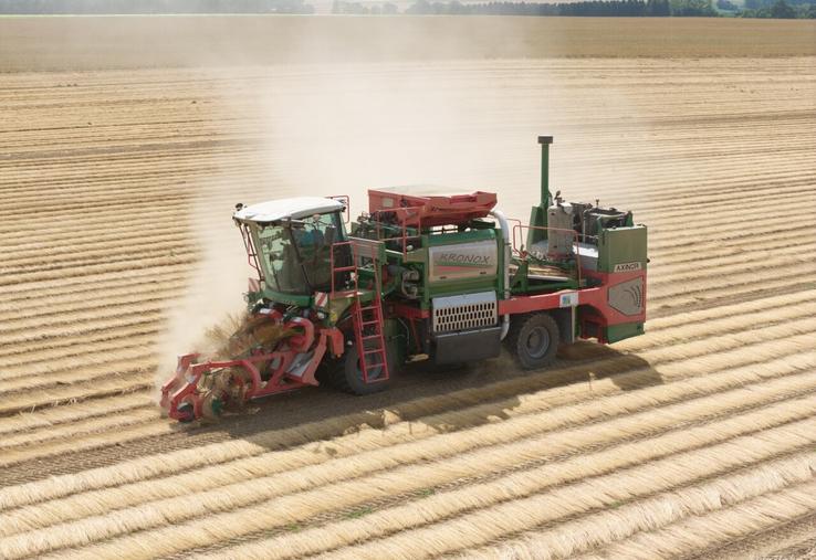 Grâce à l'arrivée de nouvelles machines, près de 13 000 hectares ont pu être écapsulés sur le territoire de la coopérative Terre de Lin.