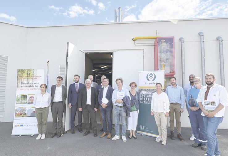 Exploitant du complexe aquatique, élus des communes qui ont participé à l'investissement, représentants de la filière granulé de bois et bois énergie, techniciens spécialisés dans le fonctionnement des chaudières à pellets de bois, tous étaient réunis lors de cette journée de sensiblisation organisée par Propellet.