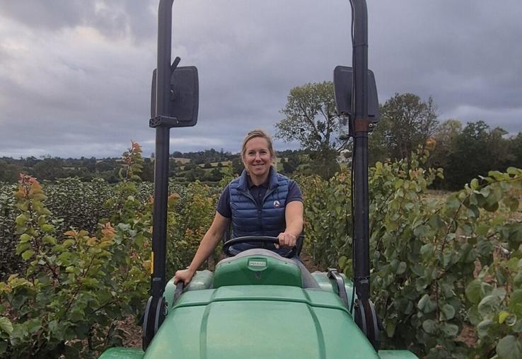Sophie Hewertson, 45 ans, pépiniériste à Quettreville-sur-Sienne (Manche), spécialisée dans la production de palmettes fruitières sur 50 ha.