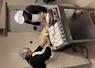 Sophie (à g.) et Marie-Paule, salariées, sont à la transformation et à la vente.