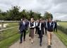 Pour Annie Genevard, l'exploitation familiale de polyculture élevage est un gage de pérennité pour une entreprise agricole normande. La ministre a visité l'exploitation de la Scea de la Ferme du Pays en compagnie de la famille Puech d'Alissac.