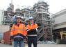 Samuel Crèvecœur, président de la section de Fontaine-le-Dun chez Cristal Union, et Christophe Croison, directeur de l'usine, posent devant le nouvel évaporateur à 6 effets.