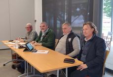 L'ouverture du congrès SNFM s'est faite par la section viticole et cultures pérennes représentée par Christophe Gallegary (1er à droite), aux côtés de Sébastien Delafosse, président de la SNFM (1er à gauche), Jean-Marc Davin et Denis Labri, 1er et 4e vice-présidents.