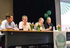 Sans détour, Arnaud Rousseau, président de la FNSEA, a abordé tous les sujets, répondant aux questions posées par les présidents de SEA et les adhérents présents. De g. à d pour la FNSEA 76 : Stéphane Donckele, secrétaire général, Jocelyn Pesqueux, trésorier, et Bruno Ledru, président.