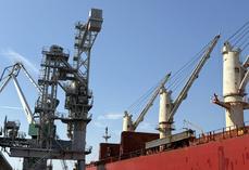Supramax de 190 mètres de long qui nécessite un tirant d'eau approfondi. Ce navire est chargé pour la meunerie africaine avec trois qualités différentes : du blé tendre meunier, du blé tendre à 12,5 de protéines et du blé dur.