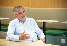 Jean-Luc Duval, 59 ans, poursuit sa vie d'engagement en devenant président de la Coopération agricole. Il est vice- président d'Agrial depuis 2007. Figure du monde syndical, il fut président national des JA de 2000 à 2002.