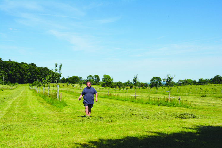 Jean Piocelle, éleveur laitier à Elbeuf-en-Bray, et le Lycée agricole du Pays de Bray à Brémontier-Merval, ont ouvert les portes de leur ferme, dans le cadre de la “Journée de lait’levage” organisée  le 15 juin dernier par les Chambres d’agriculture de Normandie et leurs partenaires. Objectif ? Montrer comment ils ont amélioré la performance de leur exploitation en valorisant au mieux l’agroécosystème. 