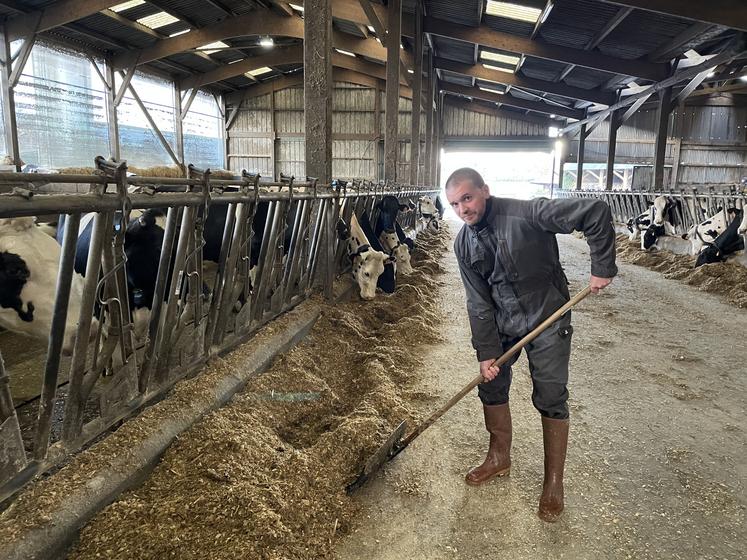 Jean-Baptiste Radigue et son frère élèvent 130 prim'holstein sur 40 ha de prairies. Ils cultivent 70 ha de maïs et 40 ha de céréales.