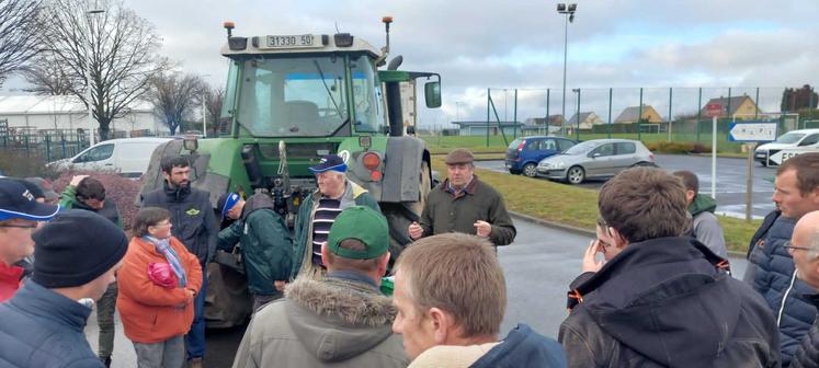 À Isigny-le-Buat comme à Sainte-Cécile, les producteurs de lait ont eu la visite de Ghislain de Viron, premier vice-président de la FNPL, en soutien de leur action.