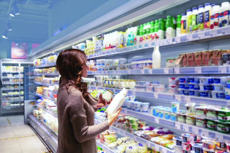 Des actions de sensibilisation auprès des consommateurs ont aussi été menées dans les grands magasins, alertant les clients de Lactalis sur son comportement vis-à-vis de ses fournisseurs.