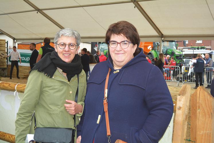 Cécile Sineau-Patry, vice-présidente du Département en charge de la Ruralité, de l’Agriculture et de l’Alimentation (à gauche), et Christine Lesueur, maire de Forges-les-Eaux.