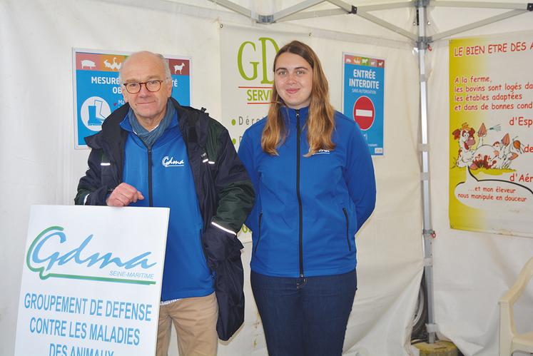 Christophe Savoye, directeur du GDMA 76, et Lucie Bigot, technicienne sanitaire.