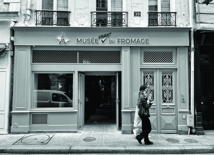 Au cœur de Paris, le premier Musée vivant du fromage a ouvert ses portes.