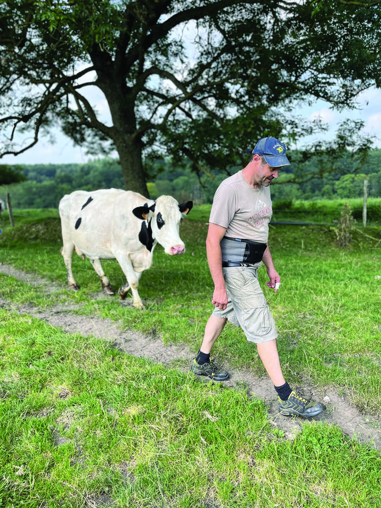 Philippe Savale élève à Pissy-Pôville un troupeau de 60 vaches laitières.