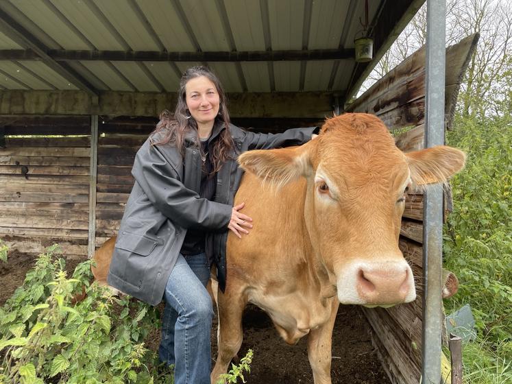 Aurélie Mournaud est éleveuse à Brucourt dans le Calvados.