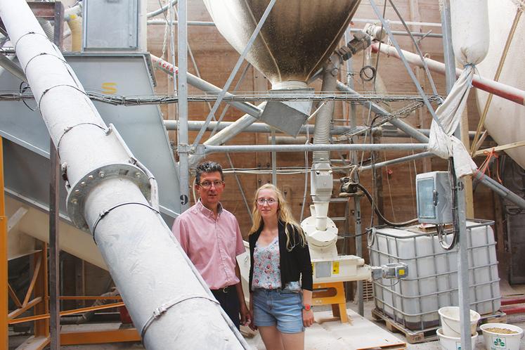 Les Caustier fabriquent sur place la quasi-totalité des aliments à partir de matières premières issues de leur exploitation.